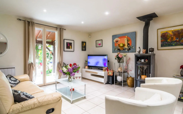 Comfy Holiday Home In Espère With Private Pool