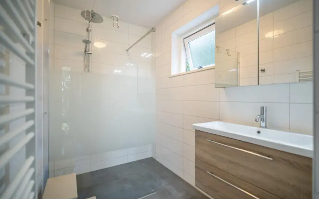Tastefully and Modernly Furnished 5-person Bungalow