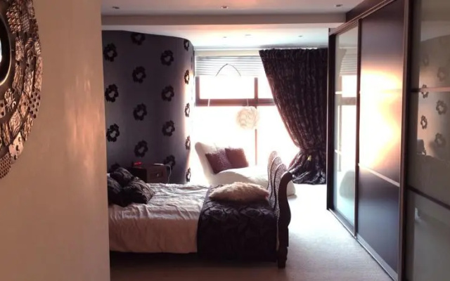Fantastic Birmingham Jewellery Quarter 2 Bed Home