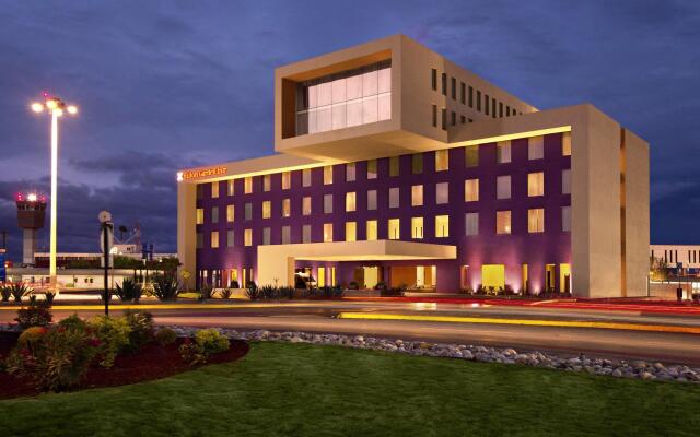 Отель Hilton Garden Inn Monterrey Airport вид на фасад
