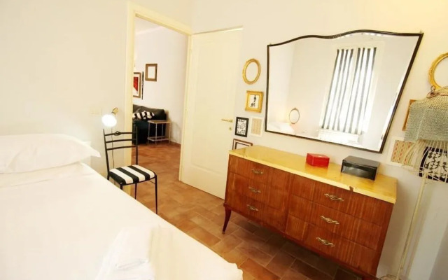 Groovy and Super-connected Apartment