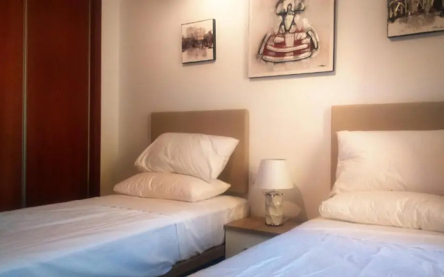 Beautiful 3 bed, 2 bath modern apartment