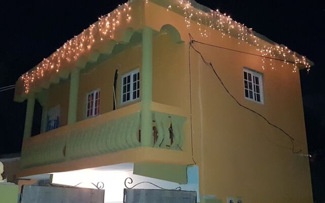 Отель Sunset Cottage вид на фасад