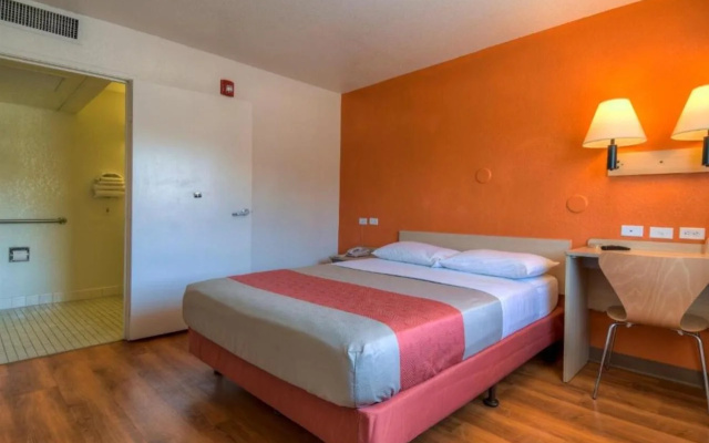 Motel 6 Riverside West - Jurupa Valley