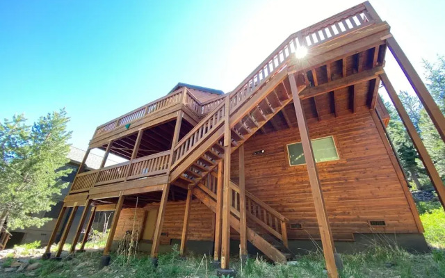 Hillside Mountain Creek Haven 4 Bedroom Home