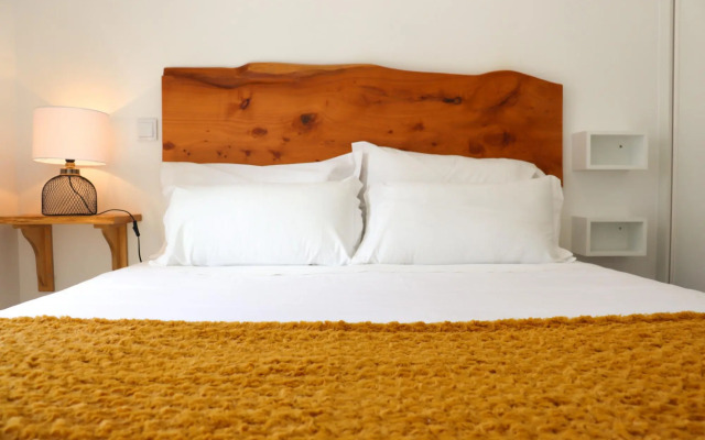 Ribeira das Casas Apt 2C by Homie