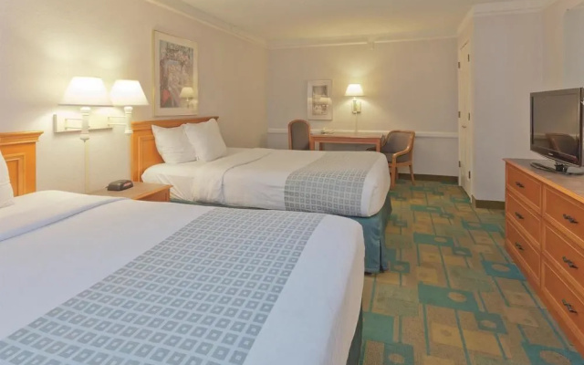 Days Inn & Suites Huntsville