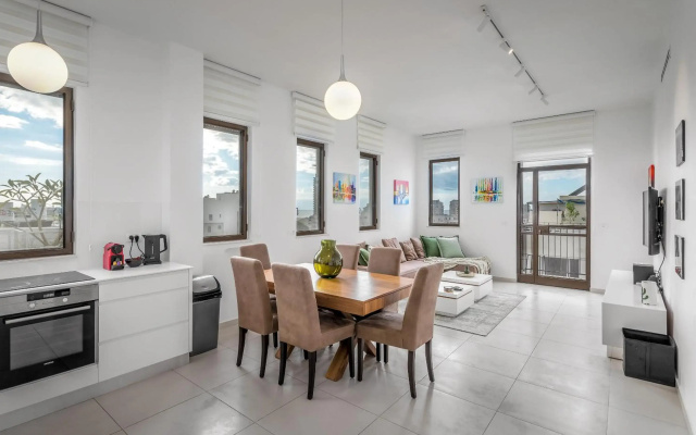 Modern & Bright 3 BDR close to the beach