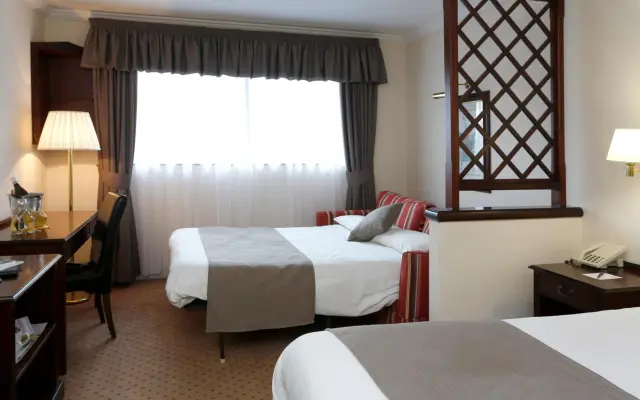 The Oaks Hotel