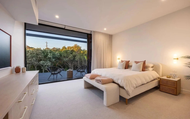 The Luxe Seabreeze Heated Pool Spa Cinema