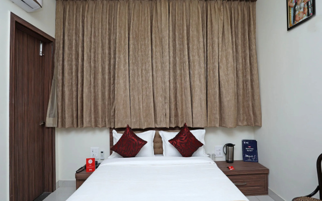 OYO 10326 Hotel The Indra INN
