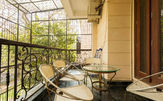 Hostie Aarna-4 BR apt near Moolchand/Apollo, S. Delhi