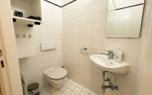 Lovely 3BR Apt With Balcony Rennweg