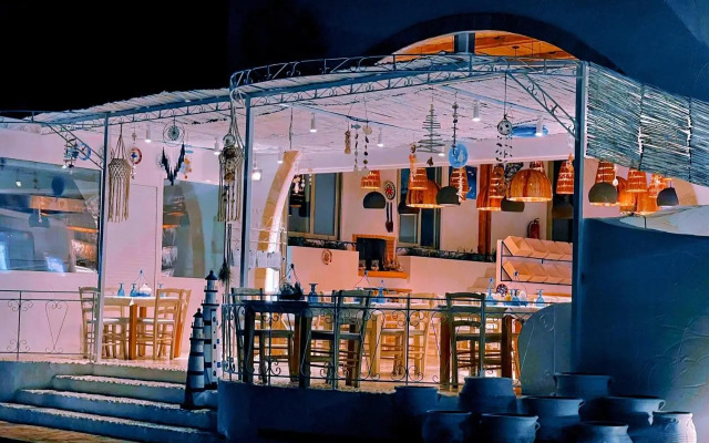 Delfini Beach Hotel