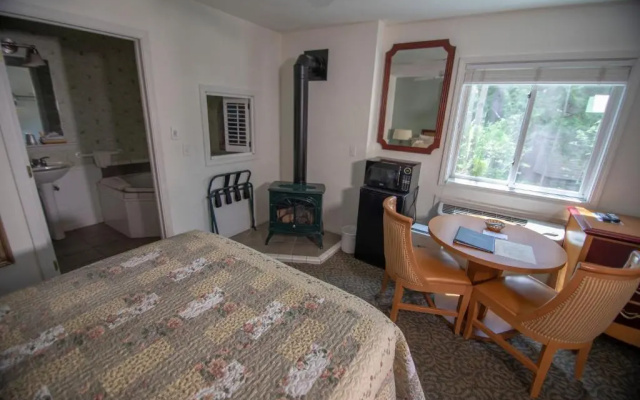 Coachlite Inn