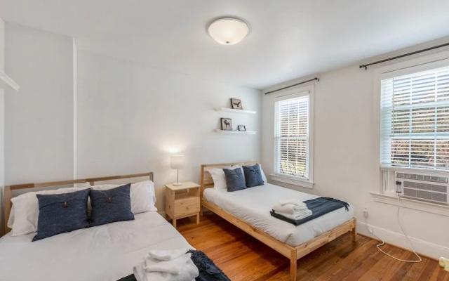 3BR Colonial House w/Parking by CozySuites
