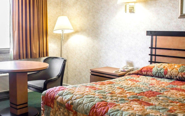 Econo Lodge Inn & Suites Colonie Center Mall
