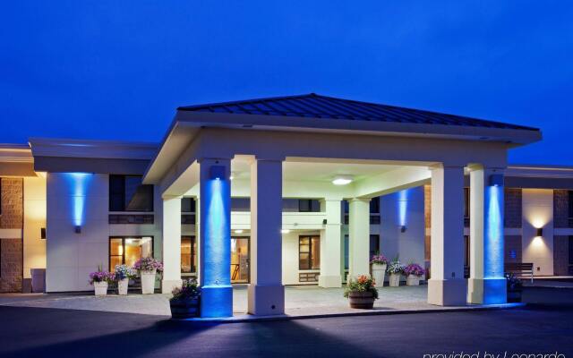 Отель Holiday Inn Express & Suites Charlottetown вид на фасад