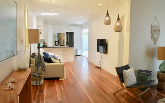 3 Bedroom Home Near Manly Beach