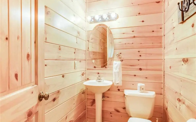 Big Bear Lodge - Five Bedroom Cabin