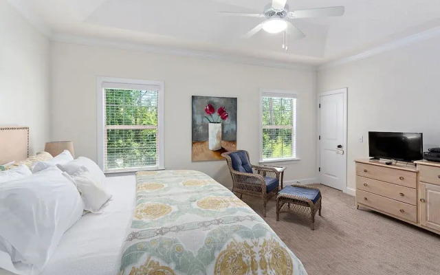 601 Mariners Circle by Hodnett Cooper