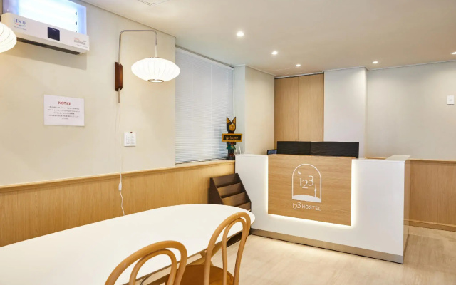 123 Hostel