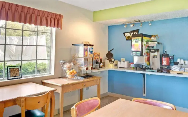 Travelodge Suites By Wyndham Macclenny