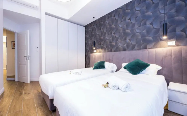 Chic apartments in Piazza Dante