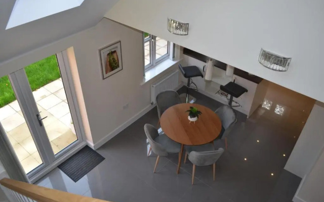 Short Breaks - Harcourt Way