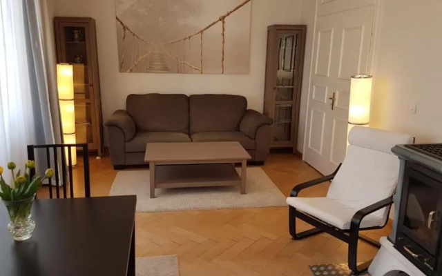Königliche Villa Appartement mit Balkon