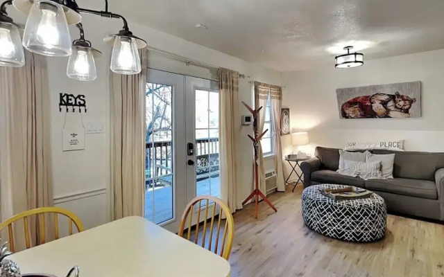 Doc's Den by Ruidoso Vacation Rentals