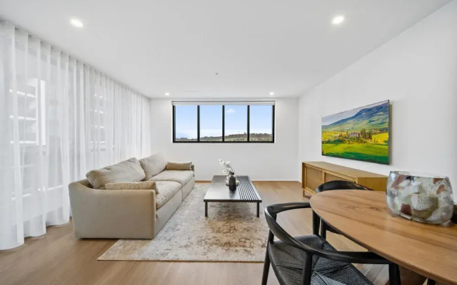 2-bed Haven: Impeccable Interiors & Chic Amenities