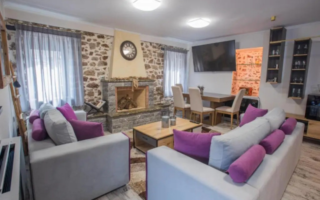 ΒΙΛΛΑ ΤΟ ΠΕΤΡΙΝΟ stone bild villa full equipment