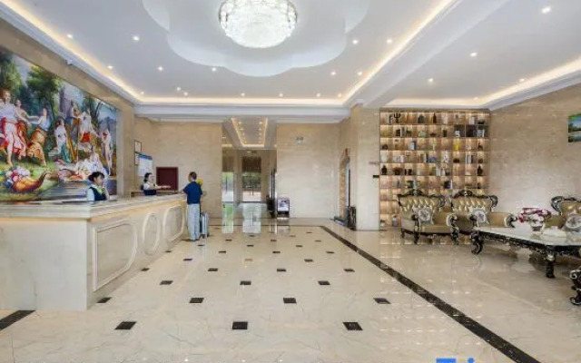 Vienna Classic Hotel (Huishui Huanledao)