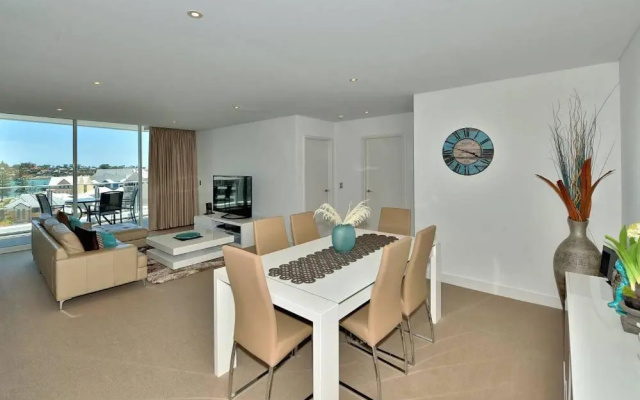 Bayview 608