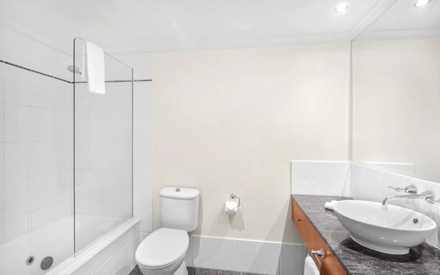 Belle Escapes - Poolside Suite, Ground Floor, Alamanda Beachfront Resort "52"