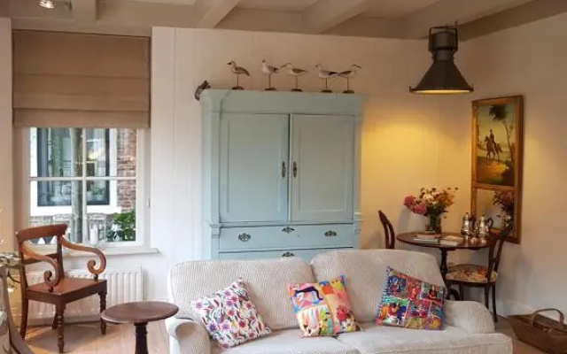 TERP WONING bij Schiermonnikoog "Op de Terp" Noordoost Friesland