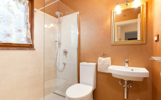 Charming Villa in Sveti Lovrec With Swimming Pool