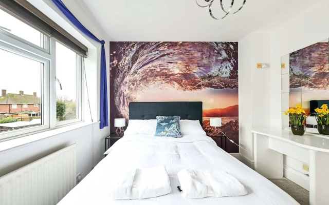 Windsor 5-bed House - Stroll to Castle - Sleeps 13