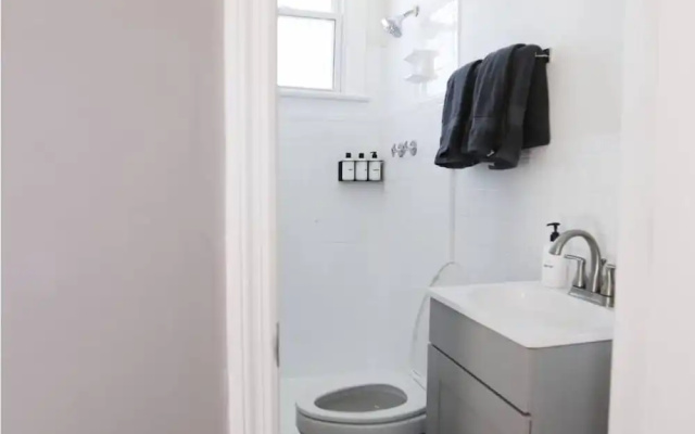 Unique 1BR 10-Mins to Nashville