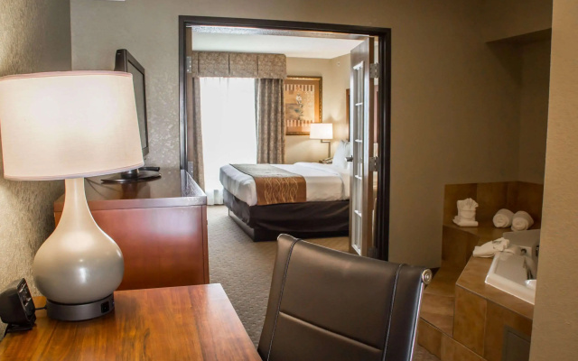 Comfort Suites San Antonio Near Seaworld