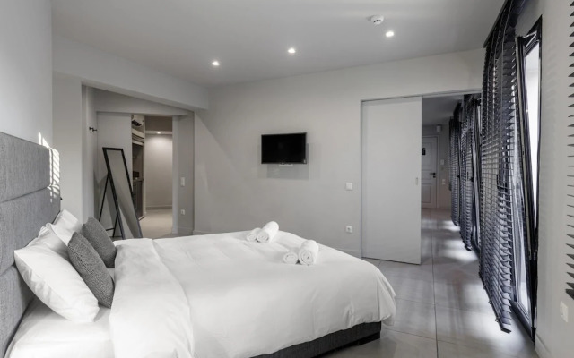 Fantastic Central Athens Suite With Rooftop Deck