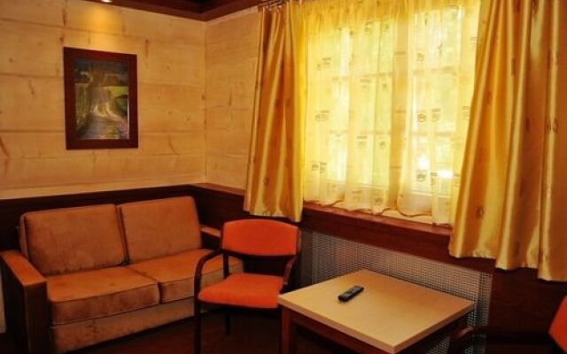 Hotel 365