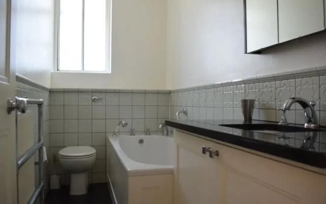 Vibrant 2 Bedroom Apartment in Central London