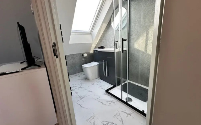 Captivating 6 -bed House in Waltham Abbey