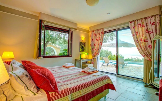 Kalliope Villa - Classic Modern With a Splash of Glam