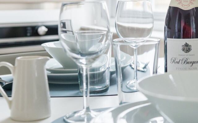 Апартаменты Mirabilis Apartments - Wells Court Лондон