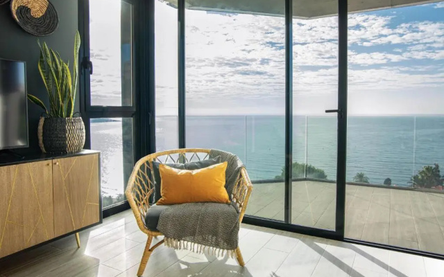 Elegant sea front EAST WIND APARTMENT