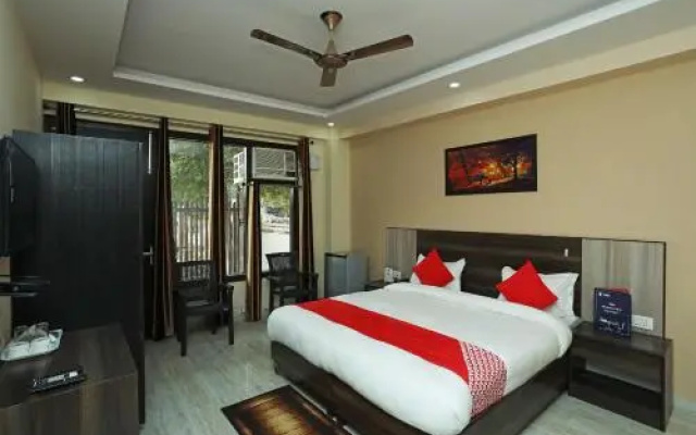 OYO 28445 Hotel Bhavini