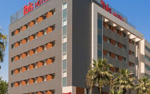 Ibis Izmir Alsancak Турция, Измир - 1 отзыв об отеле, цены и фото номеров - забронировать отель Ibis Izmir Alsancak онлайн вид на фасад